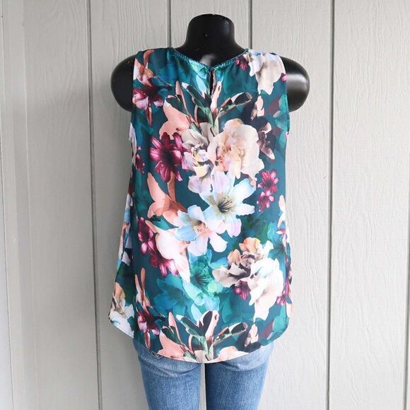 ELLE Sleeveless Floral Top - Picture 2 of 7
